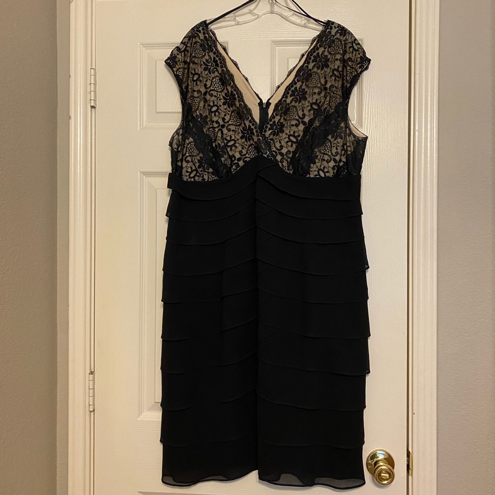 Lace top cocktail dress EUC